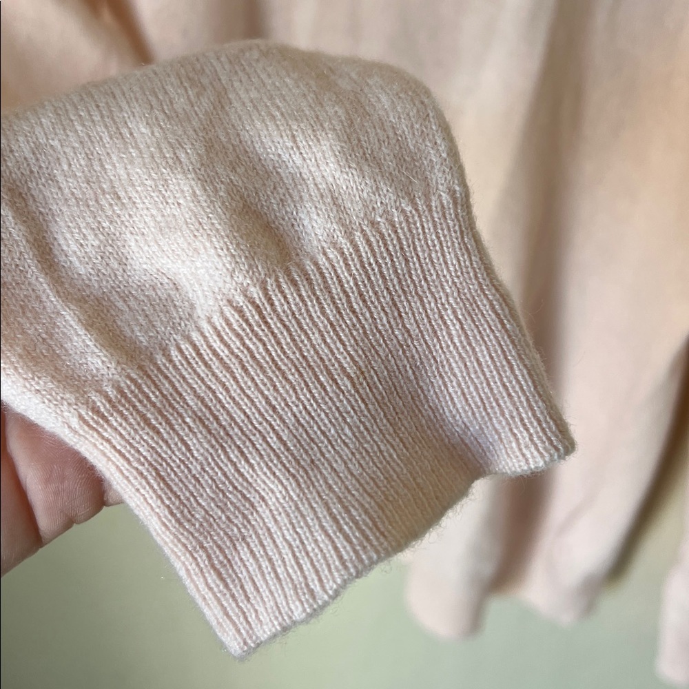 Light pink cashmere sweater - Picture 5 of 9